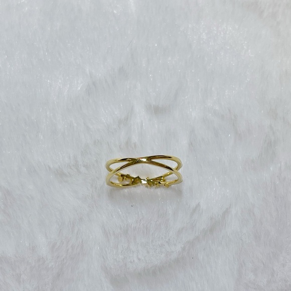 ✨Host Pick✨18K Yellow Gold and Diamond Starry Night Crossover Ring - Picture 9 of 15